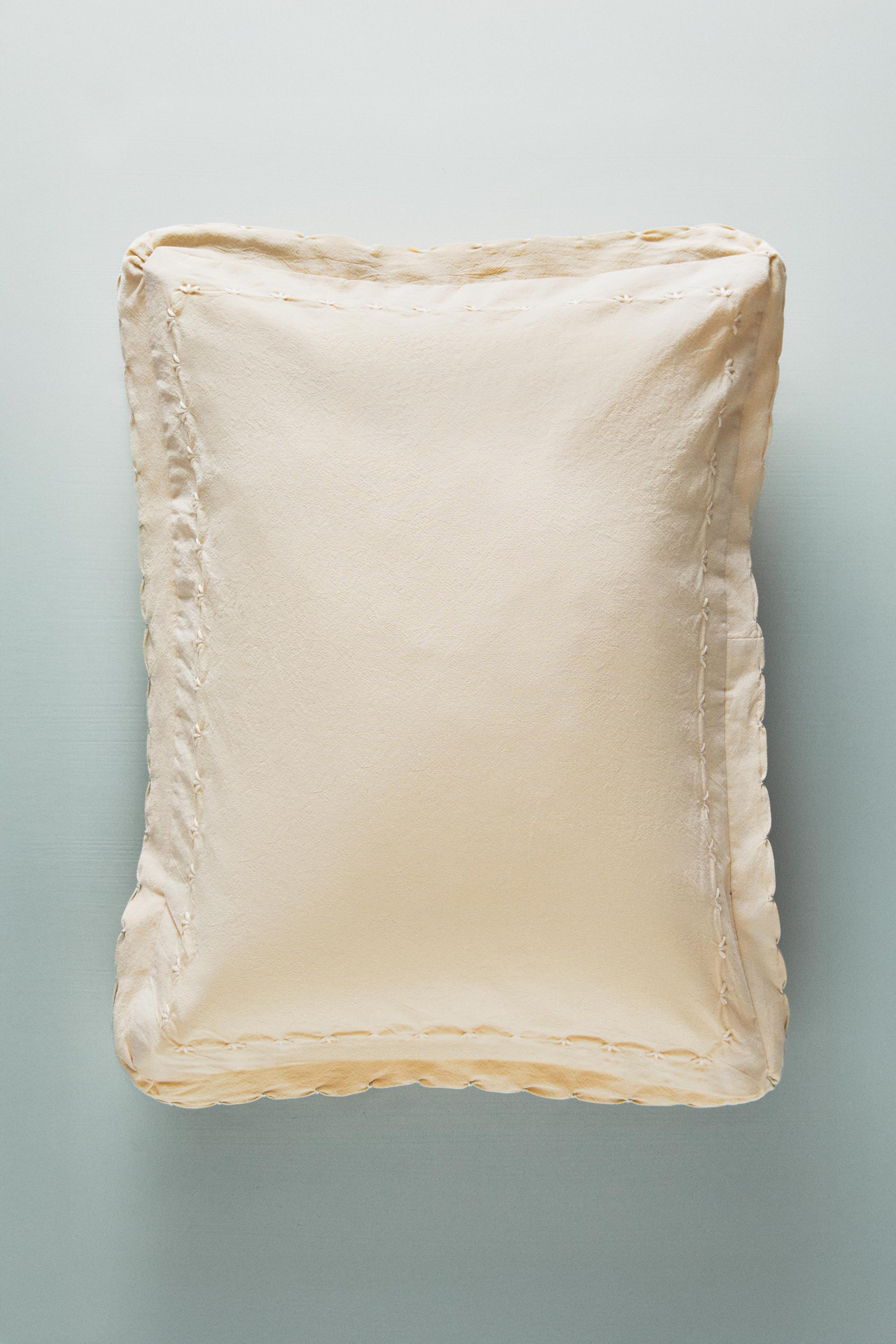 HOUSSE DE COUSSIN ENFANT BORD AJOURÉ